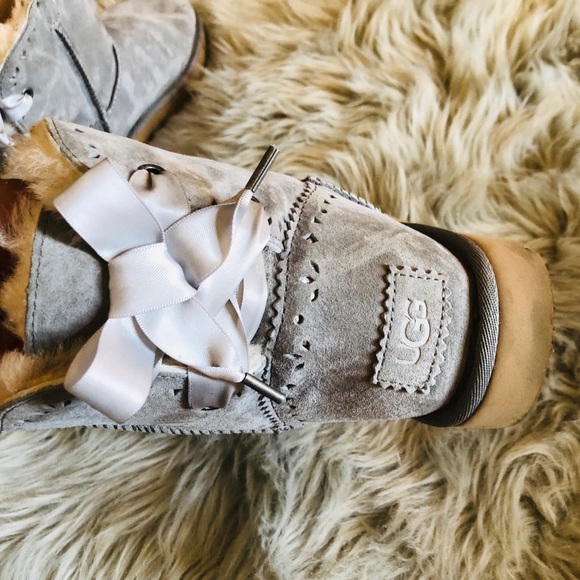 UGG BNIB Women’s W Dixi Flora Perforated size 6 - Picture 3 of 6